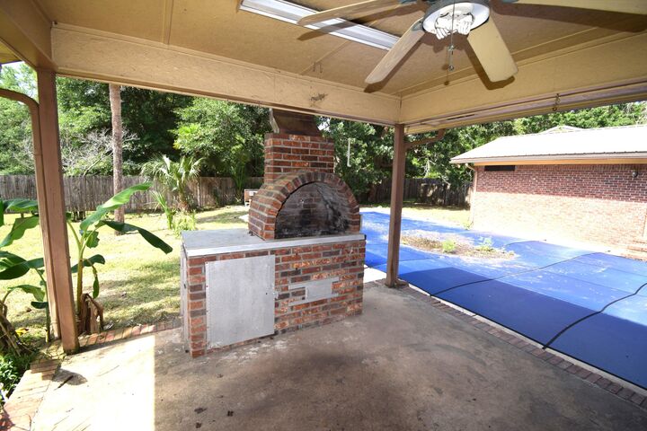 Property Photo: 6047 Eden Square FL 32539