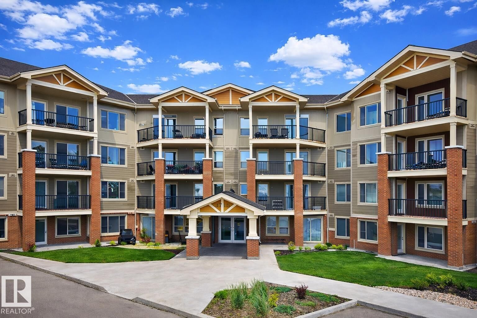 Property Photo: 3715 Whitelaw Lane NW 204 AB T6W 2C3