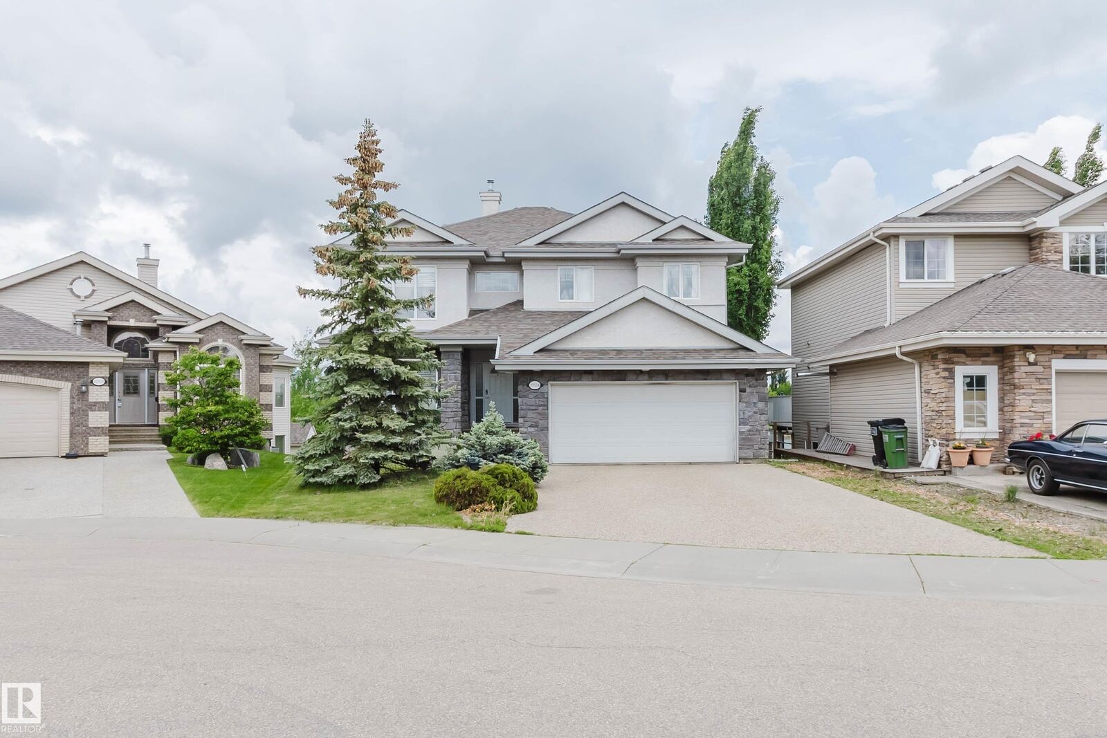 Property Photo:  20524 58 Avenue NW  AB T6M 2Z5 