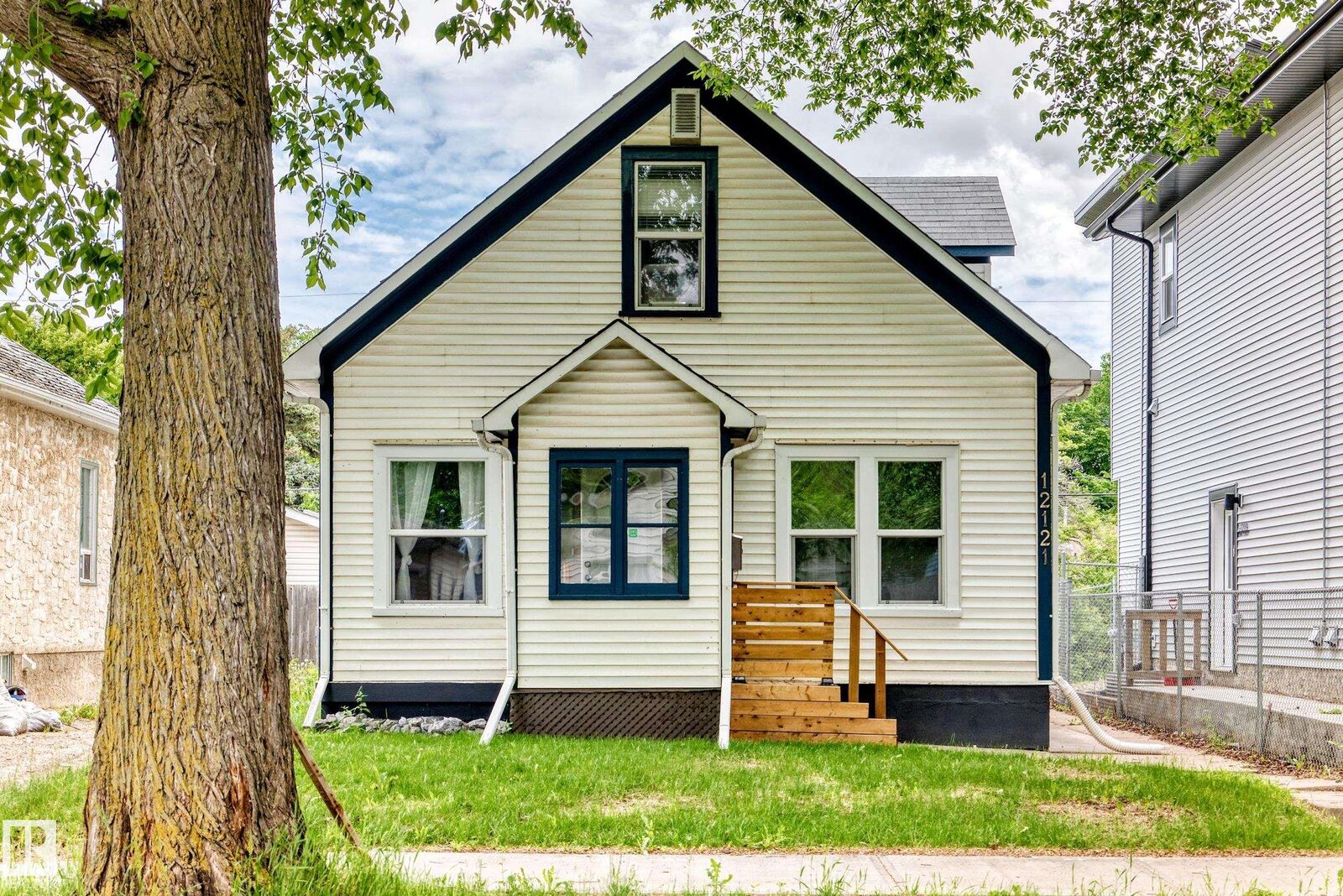 Property Photo:  12121 64 Street NW  AB T5W 4J8 