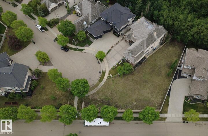Property Photo:  425 Caldwell Place NW  AB T6M 2X3 