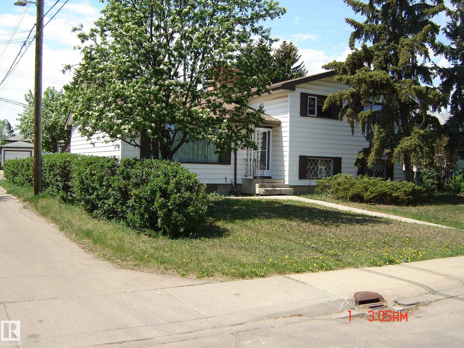 Property Photo:  13524 92 Street NW  AB T5E 3R9 