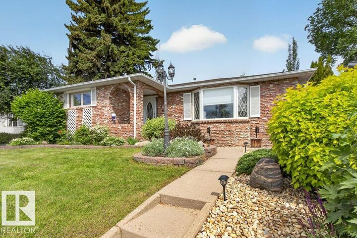 Property Photo:  6616 95 Avenue NW  AB T6B 1A7 
