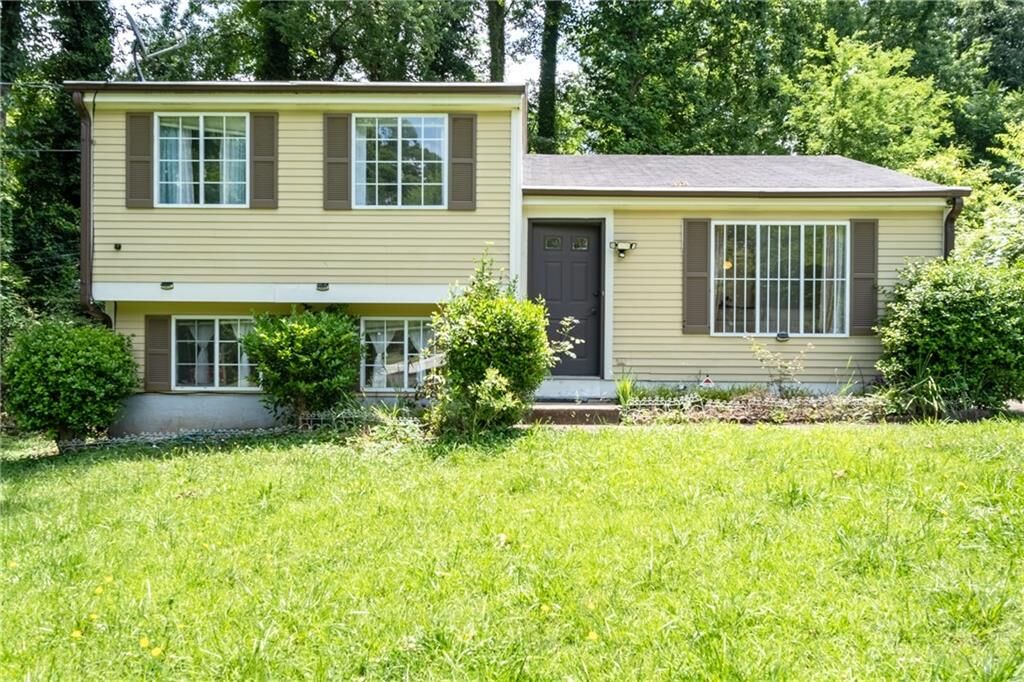 Property Photo: 726 Lawndale Court GA 30093