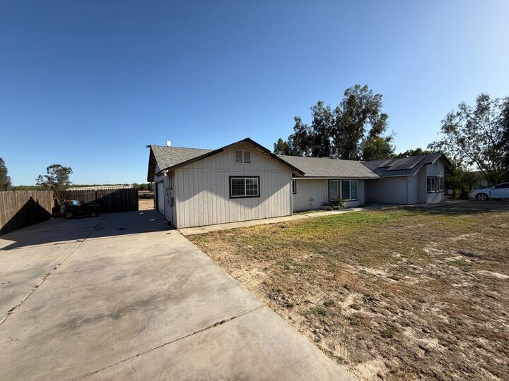 Property Photo: 2109 E Dinuba Avenue CA 93725