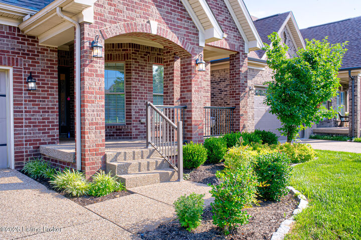 Property Photo: 4120 Calgary Way KY 40241