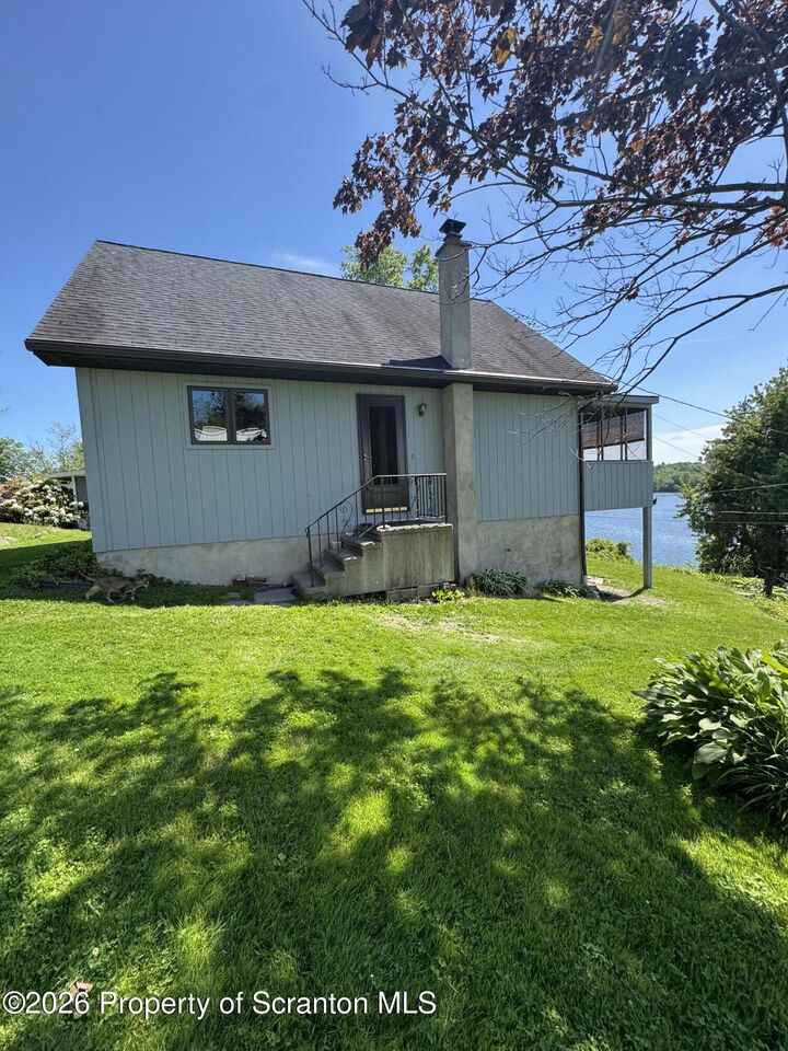 Property Photo:  33 Lakefront Lane  PA 18433 