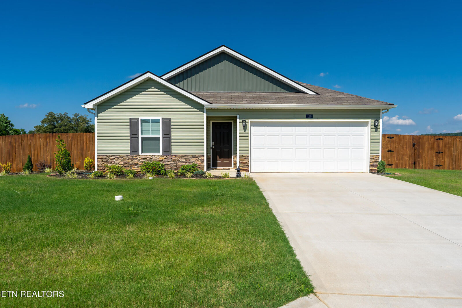 Property Photo: 180 Crescent Circle TN 37826