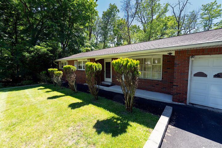 Property Photo:  81 Hempstead Road  NY 10977 