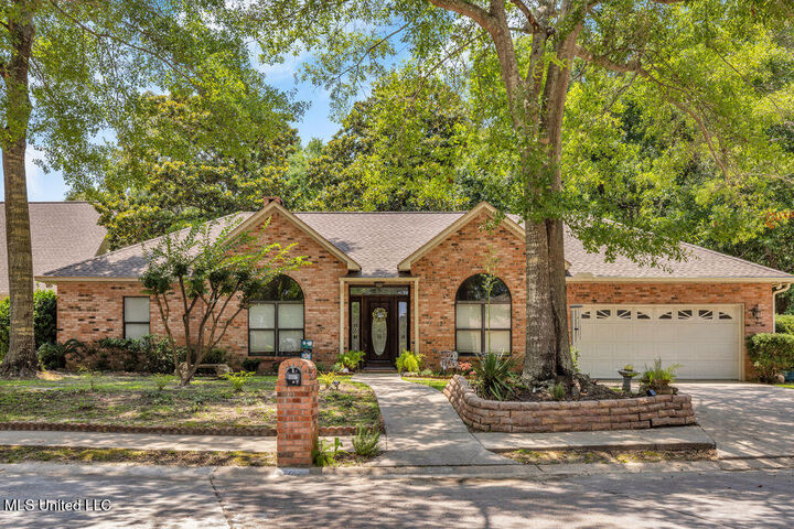 Property Photo:  807 Woodglen Drive  MS 39564 