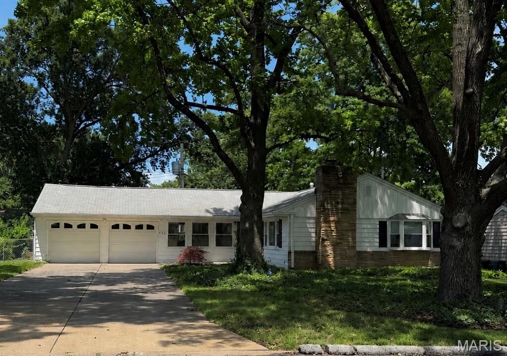 Property Photo: 223 Woodridge Road MO 63122