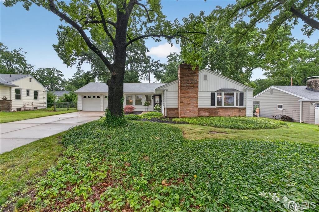 Property Photo:  223 Woodridge Road  MO 63122 