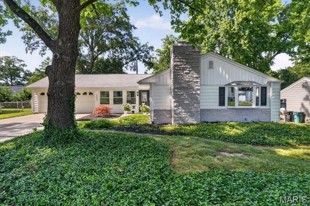 Property Photo: 223 Woodridge Road MO 63122