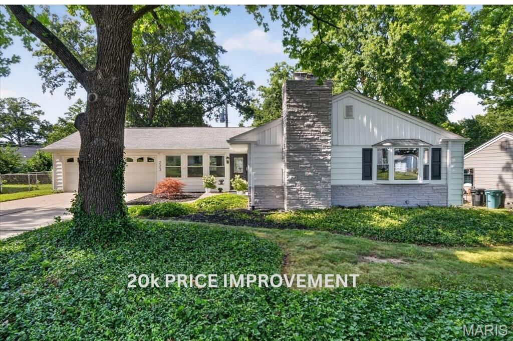 Property Photo: 223 Woodridge Road MO 63122