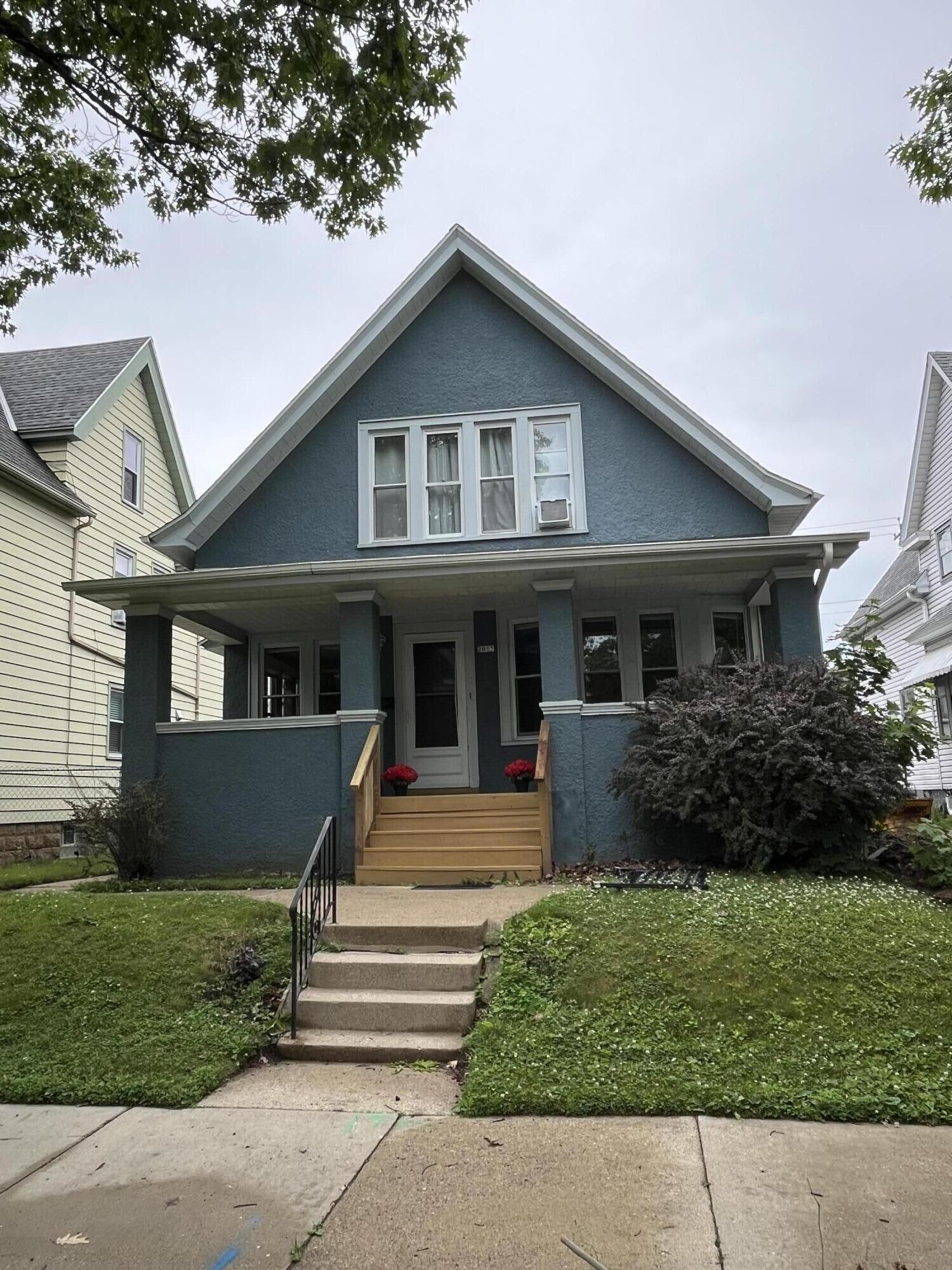 Property Photo:  2065 S 28th St  WI 53215 
