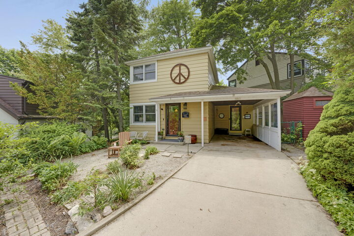 Property Photo: 3061 N Gordon Cir WI 53212