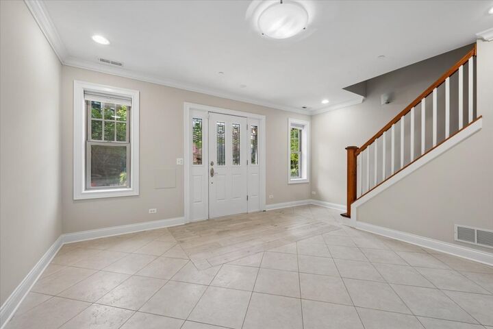 Property Photo: 3006 W Newport Avenue IL 60618