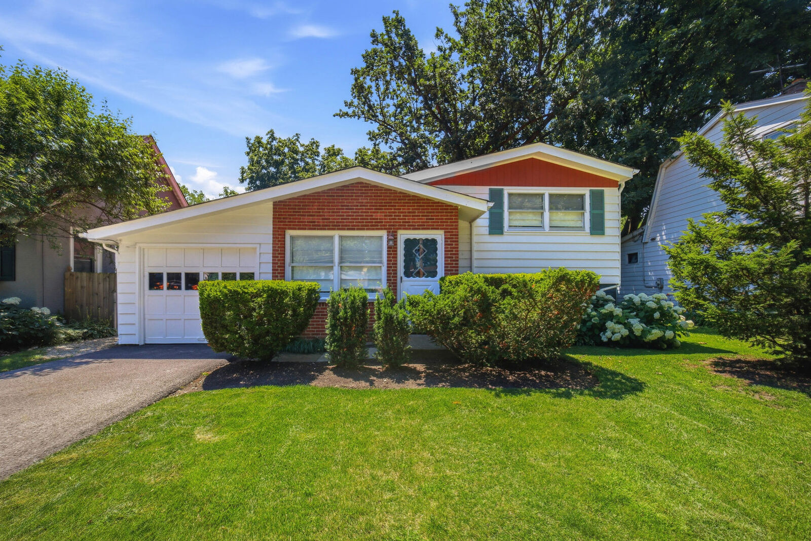 Property Photo: 1026 Half Day Road IL 60035