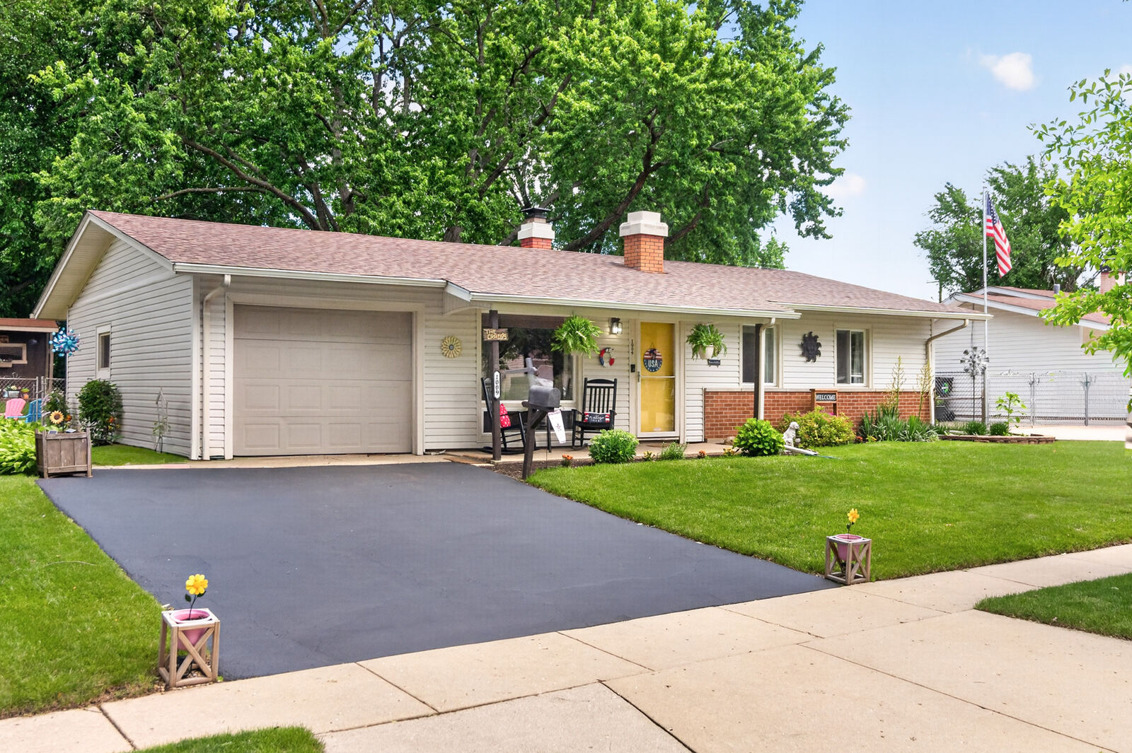 Property Photo:  1009 Stratford Circle  IL 60107 