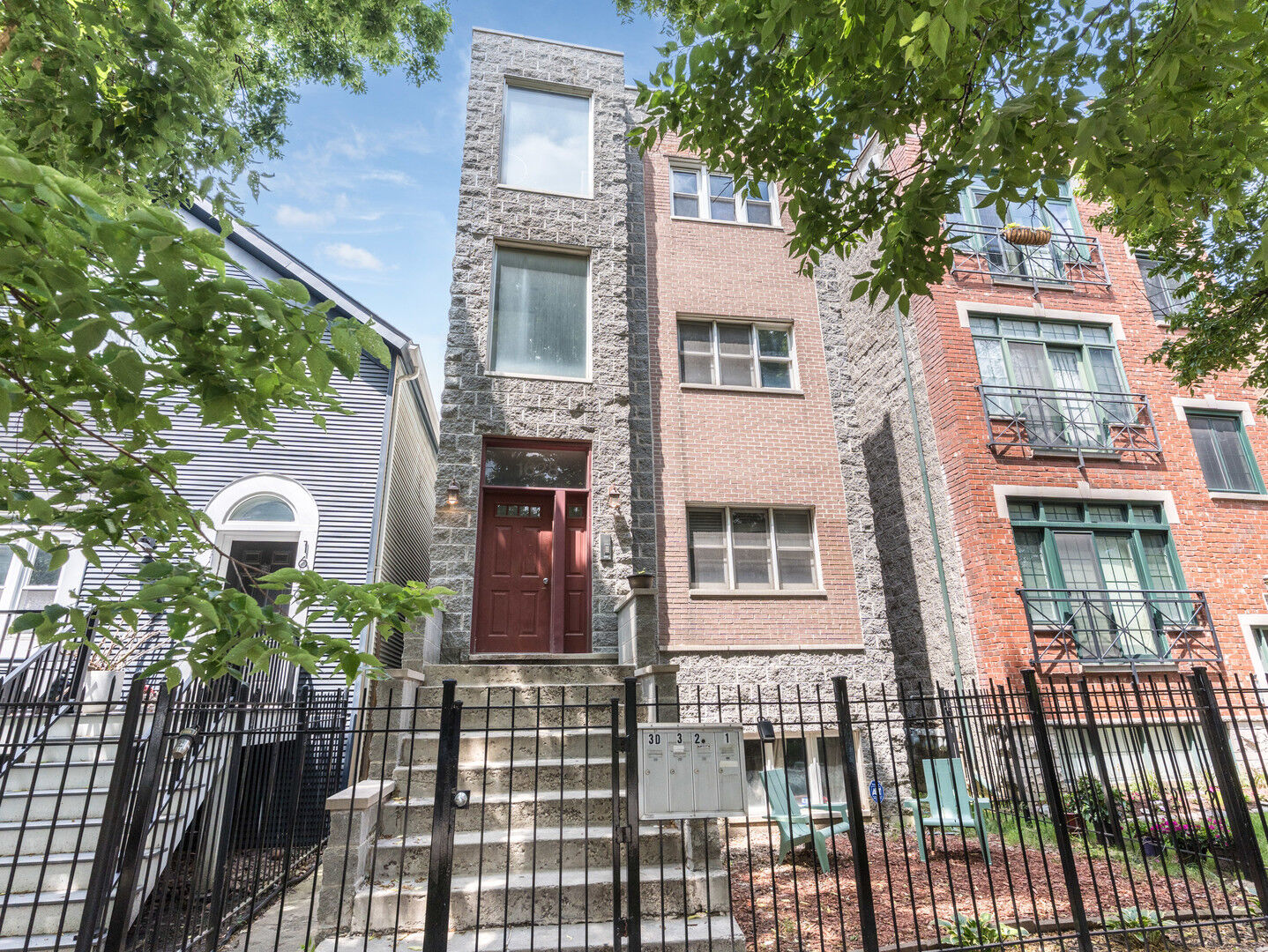 Property Photo: 1628 N Bell Avenue 3 IL 60647