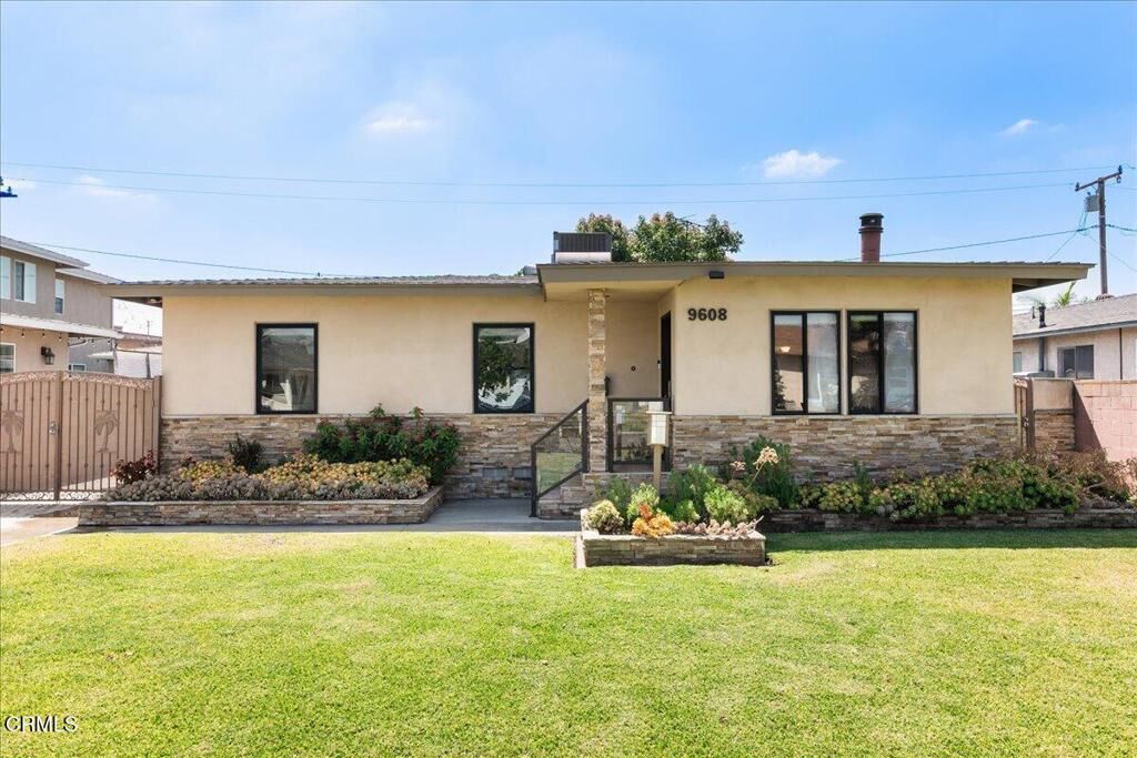 Property Photo: 9608 Orizaba Avenue CA 90240