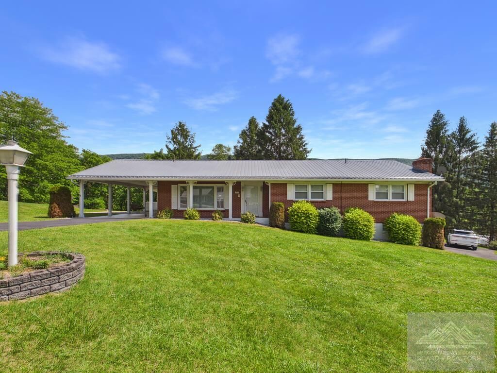 Property Photo:  309 Hawthorn St  VA 24605 