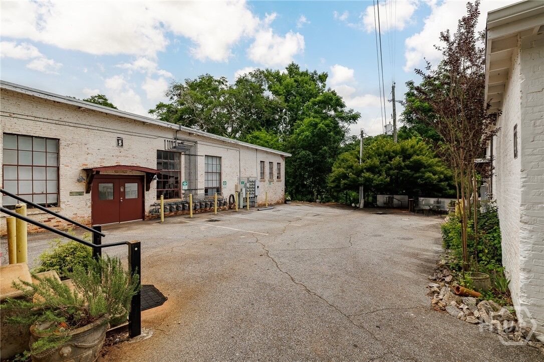 Property Photo: 585 White Circle 504 GA 30605