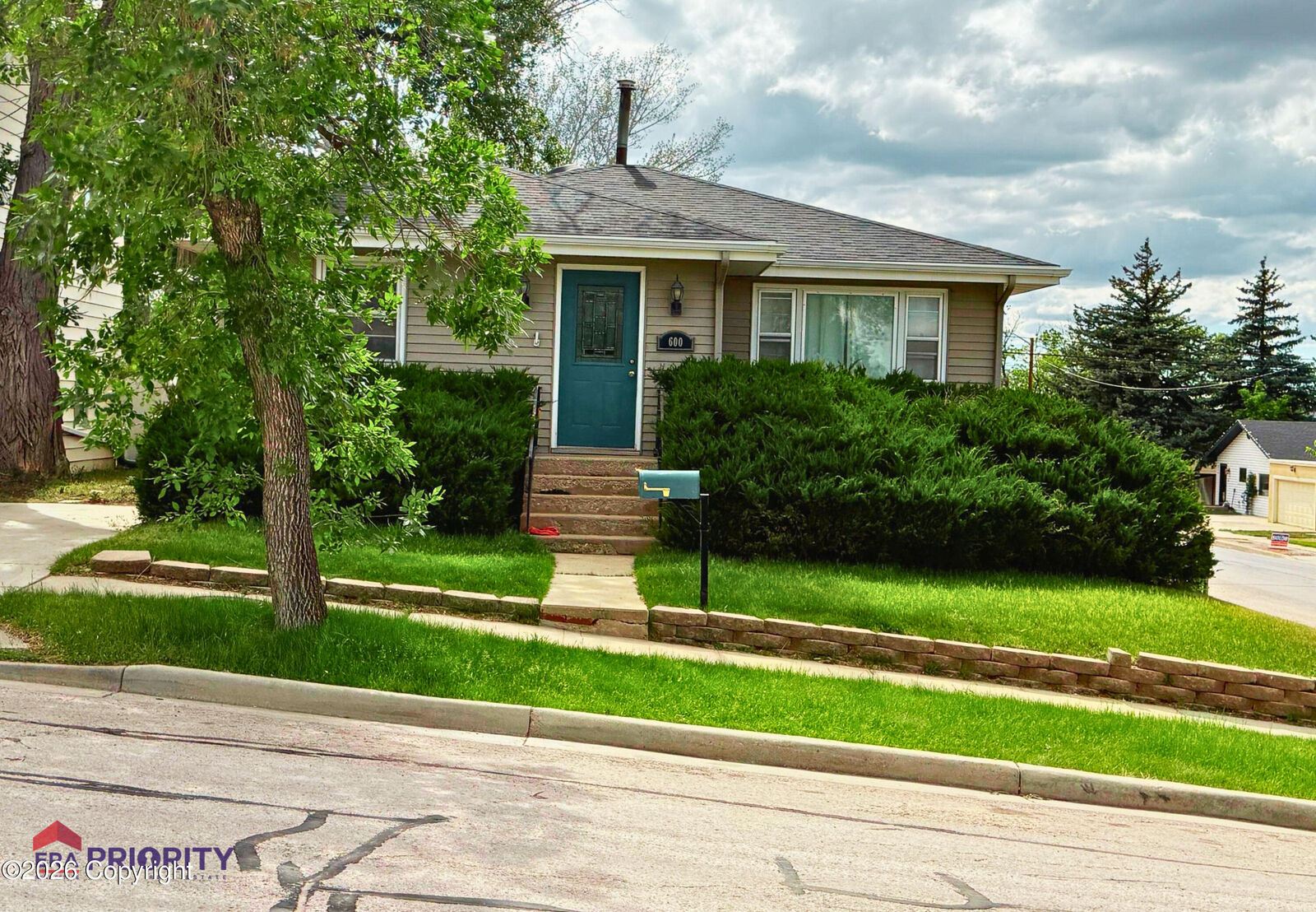 Property Photo: 600 Richards Ave - WY 82716