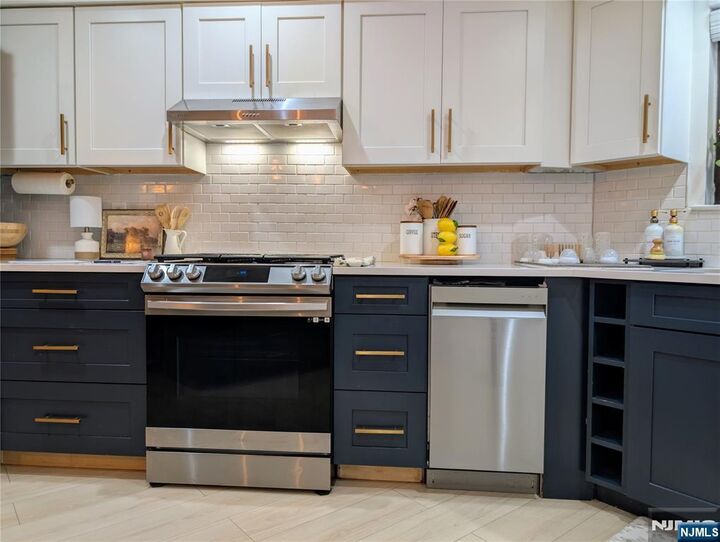 Property Photo: 20 Quincy Lane C NJ 07480