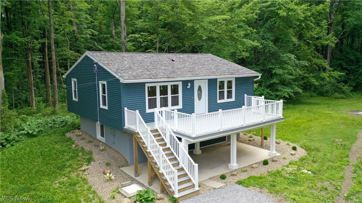 Property Photo: 17366 Market Street OH 44429