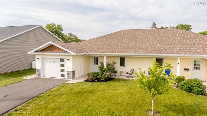 Property Photo:  19 Mackinnon Court  NS B4N 0A7 
