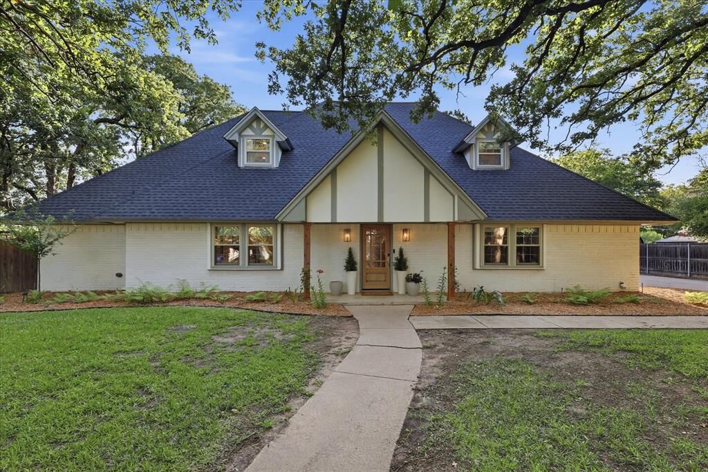 Property Photo: 5812 Quality Hill Road TX 76034