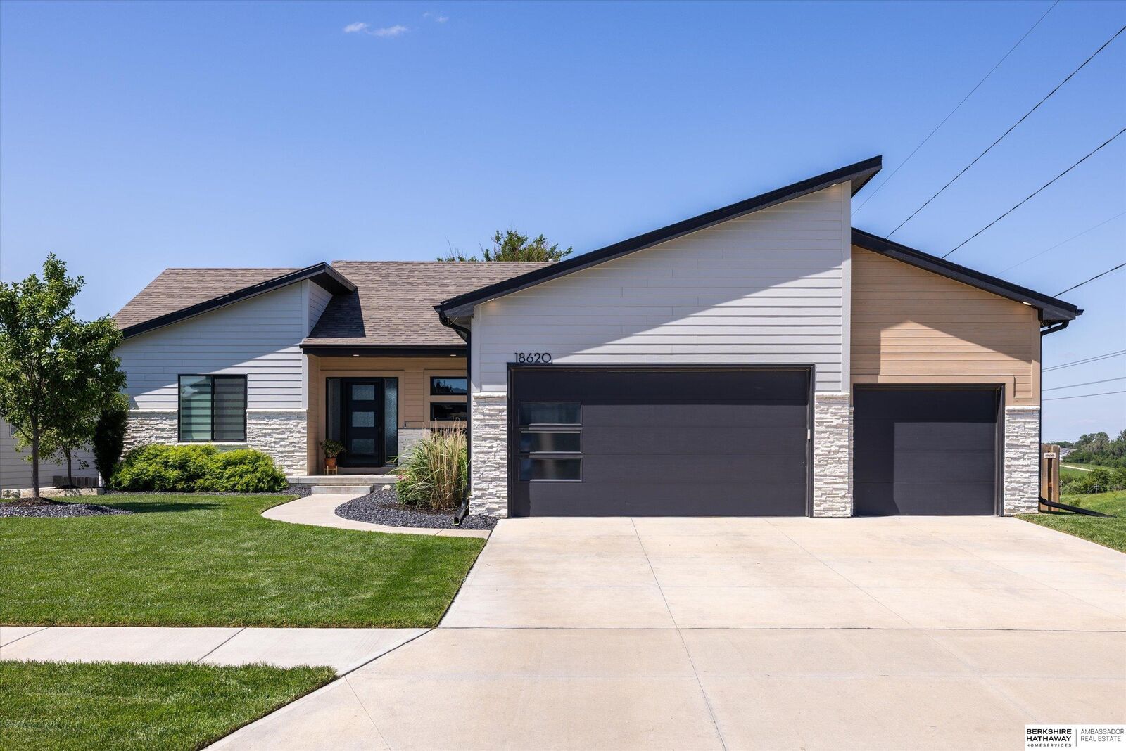 Property Photo:  18620 Grand Avenue  NE 68022 