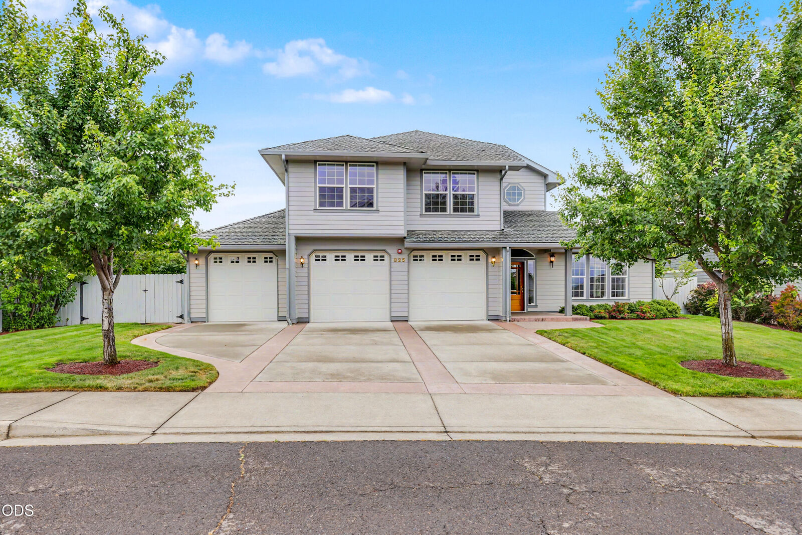 Property Photo: 825 Amerman Drive OR 97535