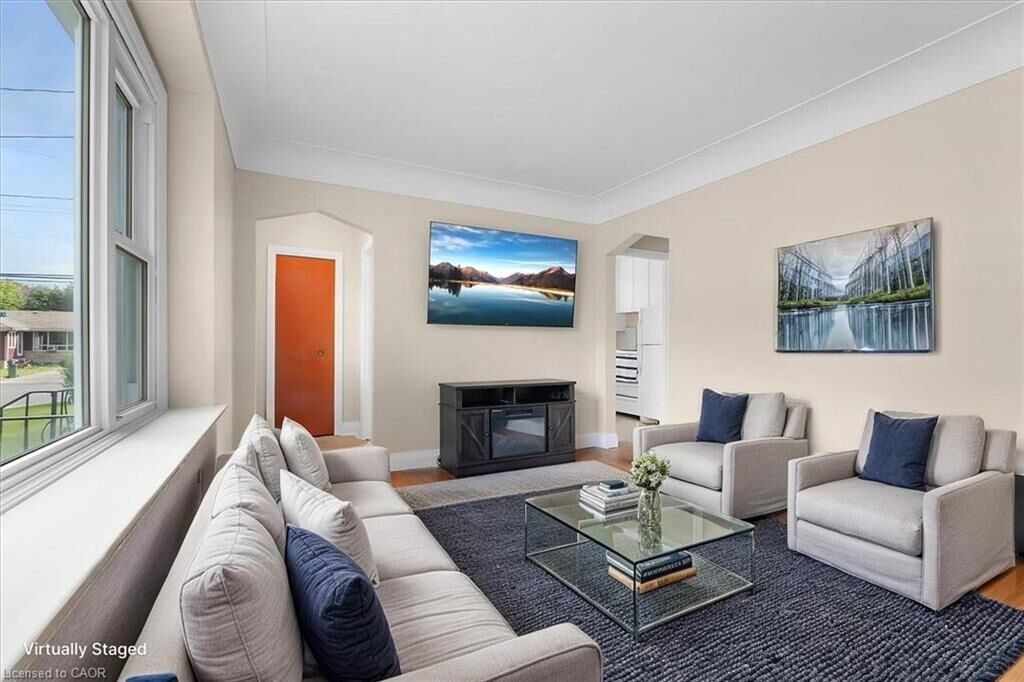 Property Photo:  128 East 39th Street  ON L8V 4H3 
