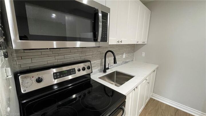 Property Photo: 69 East Main Street 203 ON L3B 3W4
