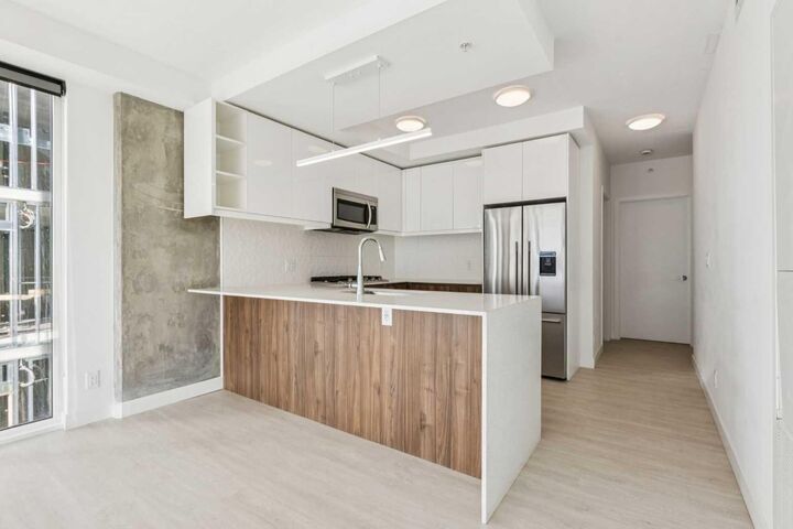 Property Photo:  327 9A Street NW 812  AB T2N 1T7 