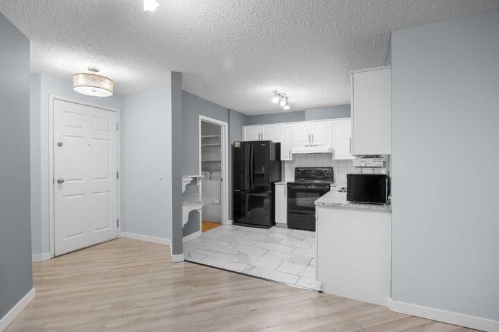 Property Photo: 10 Sierra Morena Mews SW 120 AB T3H 3K5