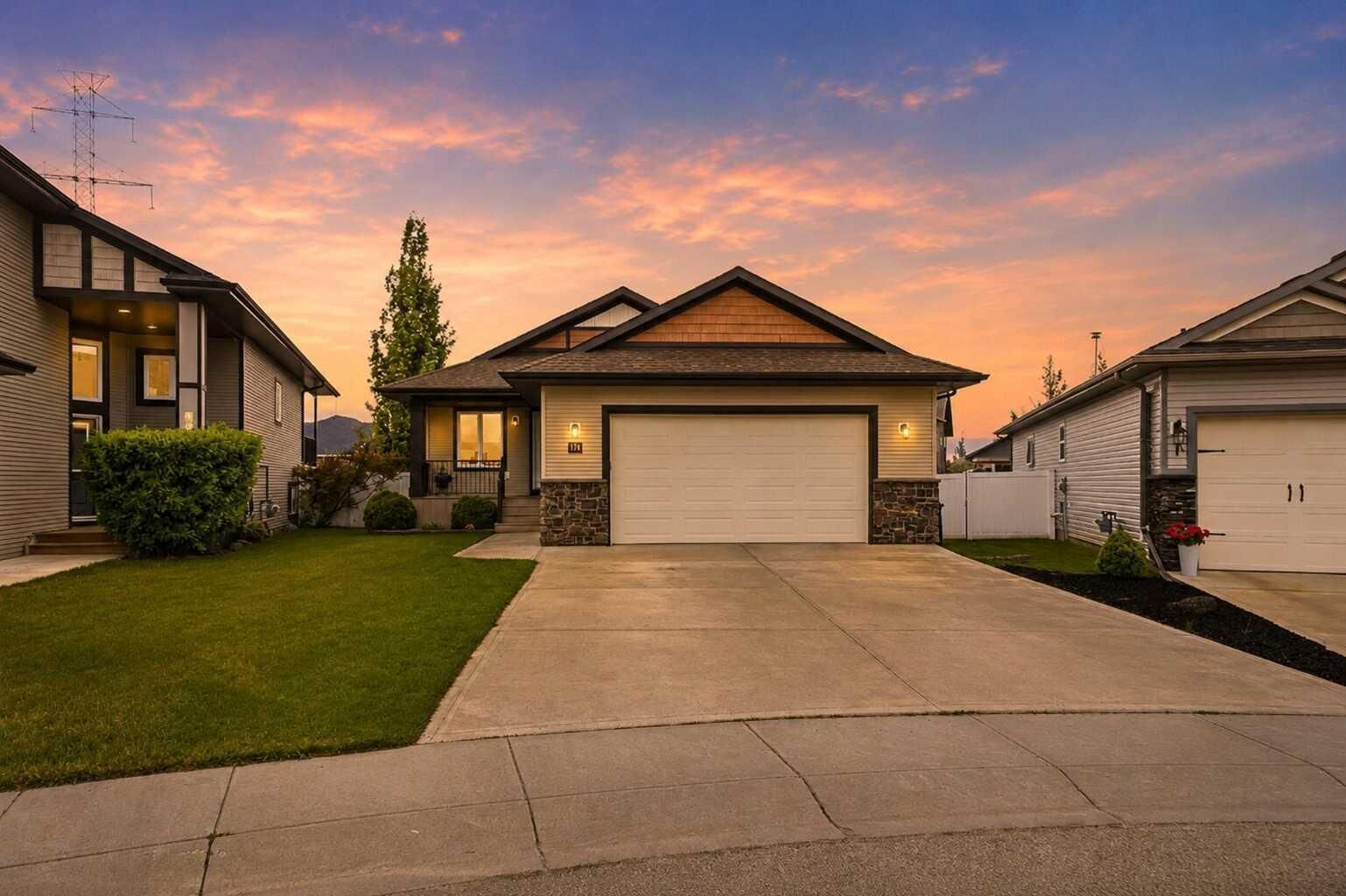 Property Photo:  171 Voisin Close  AB T4R 0M7 