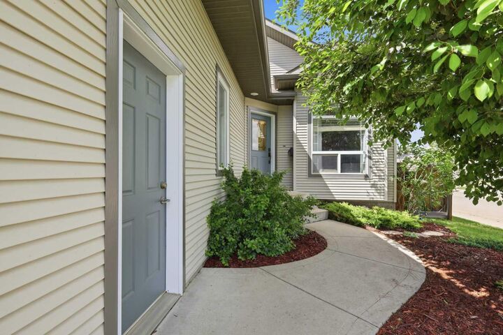 Property Photo:  166 Lougheed Close  AB T4R 3G7 