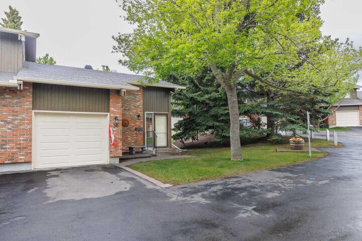 Property Photo: 10001 Brookpark Boulevard SW 36 AB T2W 3E3