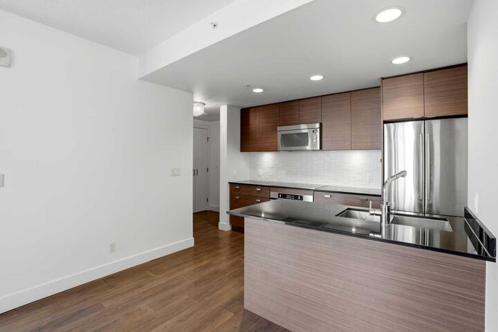 Property Photo: 1500 7 Street SW 401 AB T2R 0A7