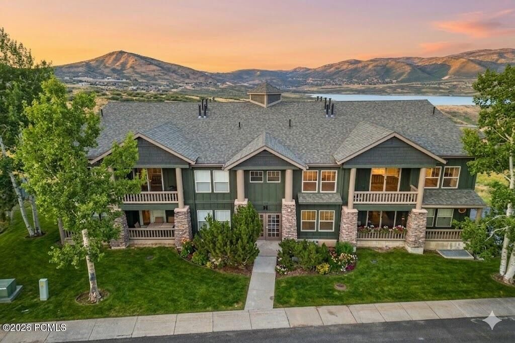 Property Photo:  1716 W Fox Bay Drive Unit H204  UT 84032 