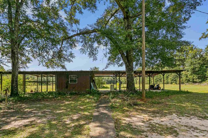 Property Photo:  4850 Stanton Rd  FL 32565 
