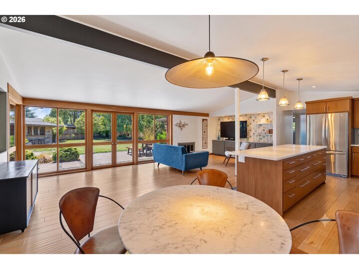 Property Photo:  826 Delmar Pl  OR 97401 