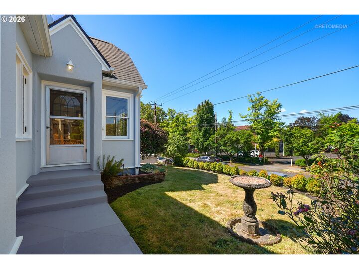 Property Photo: 2948 NE 24th Ave OR 97212
