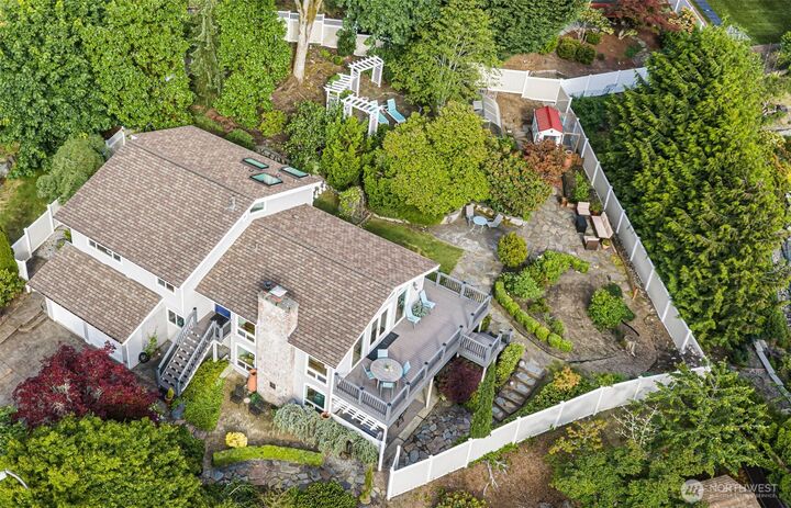 Property Photo: 5712 141st Place SE WA 98006