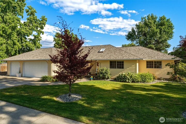 Property Photo: 860 Fern Court WA 99362