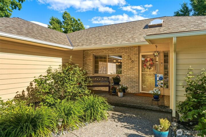 Property Photo: 860 Fern Court WA 99362