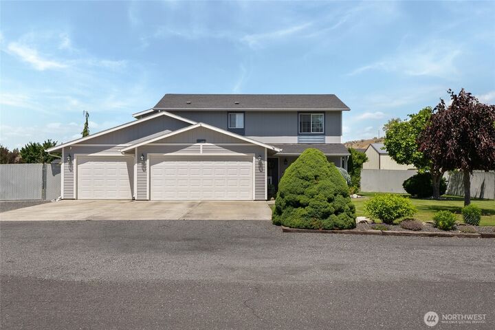 Property Photo:  7690  McDougal Avenue NE  WA 98837 